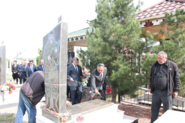 Veyisli kəndində şəhidlərimizin  məzarları ziyarət edildi