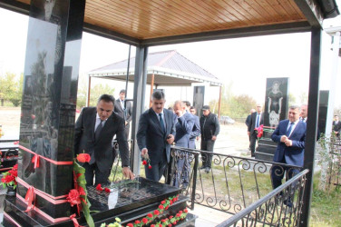 Veyisli kəndində şəhidlərimizin  məzarları ziyarət edildi