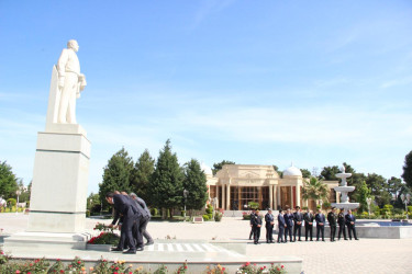 Goranboyda Ümummilli Lideri Heydər Əliyevin anadan olmasının 102-ci ildönümü ilə bağlı, abidəsi ziyarət edildi