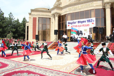 Goranboyda "Ümummilli Lider Heydər Əliyevin anadan olmasının 102-ci ildönümü"nə həsr olunmuş  kitab,rəsm və əl işləri sərgisi təşkil olundu