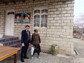 Goranboyda "8 Mart-Beynəlxalq Qadınlar Günü" münasibətilə Goranboy RİH-nin məsul əməkdaşları tərəfindən şəhid ailələrinin  xanımları evlərində ziyarət olundu, onlara  hədiyyələr təqdim edildi.