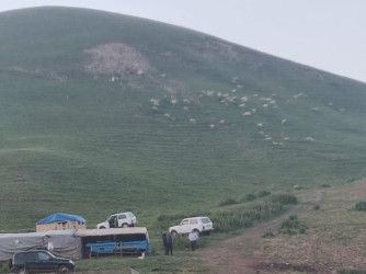 Goranboy rayon İcra Hakimiyyətinin başçısı rayonun “Canbaz” yaylaq zonasında oldu, burada köç etmiş heyvandarlııq təsərrüfatlarına baş çəkdi.