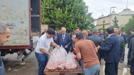 Respublika Ağsaqqallar Şurasının sədr müavini Ağalar Vəliyev tərəfindən, Goranboy  rayon Ağsaqqallar şurasının 50 nəfər üzvünə Qurban bayramı ilə əlaqədar bayram payı verildi.