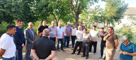 Goranboy rayonunda su ehtiyatlarından səmərəli istifadə olunması ilə bağlı Qazanbulaq qəsəbəsində su istifadəçiləri ilə görüş keçirildi