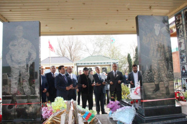 Veyisli kəndində şəhidlərimizin  məzarları ziyarət edildi