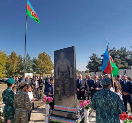 Hazırəhmədli kəndində şəhidlərimizin  məzarları ziyarət edildi