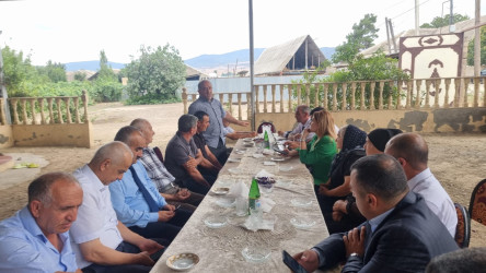 “Konstitusiya və Suverenlik İli” ilə bağlı,  Zeyvə kəndində şəhid ailələri ilə növbəti görüş keçirildi