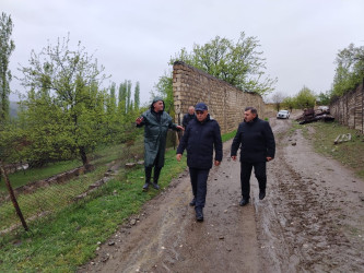 Goranboyda intensiv yağışlar nəticəsində yaranan sel sularının geniş miqyasda ərazilərə dolmasının və baş verə biləcək  fəsadların qarşısının alınması  istiqamətində operativ  işlər aparılır