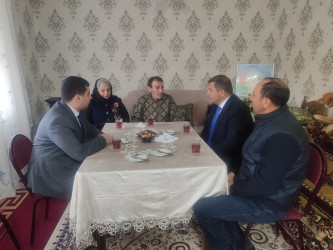 Goranboyda "8 Mart-Beynəlxalq Qadınlar Günü" münasibətilə Goranboy RİH-nin məsul əməkdaşları tərəfindən şəhid ailələrinin  xanımları evlərində ziyarət olundu, onlara  hədiyyələr təqdim edildi.