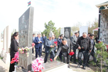 Veyisli kəndində şəhidlərimizin  məzarları ziyarət edildi