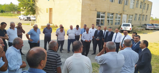 Goranboyda su ehtiyatlarından səmərəli istifadə olunması ilə bağlı, Qızılhacılı qəsəbəsində su istifadəçiləri ilə görüş keçirildi
