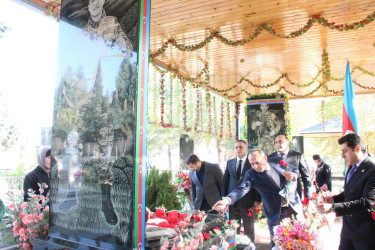 Düzqışlaq kəndində şəhidlərimizin məzarları ziyarət edildi