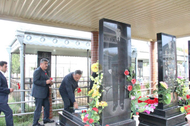 Zeyvə kəndində şəhidlərimizin  məzarları ziyarət edildi