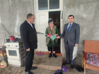 Goranboyda "8 Mart-Beynəlxalq Qadınlar Günü" münasibətilə Goranboy RİH-nin məsul əməkdaşları tərəfindən şəhid ailələrinin  xanımları evlərində ziyarət olundu, onlara  hədiyyələr təqdim edildi.