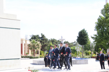 Goranboyda Ümummilli Lideri Heydər Əliyevin anadan olmasının 102-ci ildönümü ilə bağlı, abidəsi ziyarət edildi