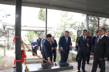 Veyisli kəndində şəhidlərimizin  məzarları ziyarət edildi