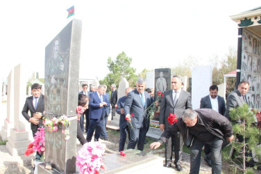 Veyisli kəndində şəhidlərimizin  məzarları ziyarət edildi