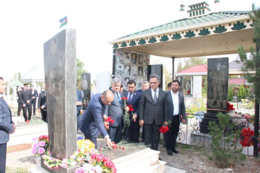 Veyisli kəndində şəhidlərimizin  məzarları ziyarət edildi