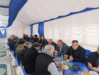 Goranboyda icra başçısı şəhid anasının yas mərasimində iştirak etdi