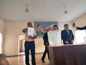 Goranboyda yeni inşa edilmiş çoxmənzilli yaşayış binasının mənzillərinin püşkatma yolu ilə bölgüsü aparıldı