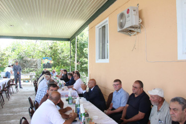 Qızılhacıllı qəsəbəsində şəhid atasının dəfn mərasimi keçirildi