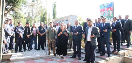 “27 sentyabr-Anım Günü”nün beşinci ildönümü ilə bağlı Xan Qərvənd Şəhidlər Xiyabanında şəhidlərimizin məzarları ziyarət olundu