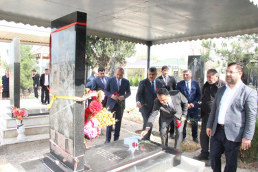 Veyisli kəndində şəhidlərimizin  məzarları ziyarət edildi