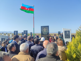 Xoylu kəndindən Vətən Müharibəsi şəhidi Elgün Xıdırovun ildönümündə məzarı ziyarət olundu.