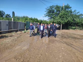 Goranboyda icra başçısı  selin fəsad  törətdiyi Azad kəndində oldu, vətəndaşlarla görüşdü, mövcud problemlərlə yerində maraqlandı.