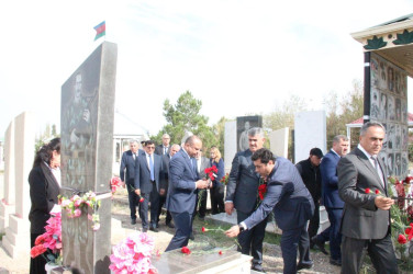 Veyisli kəndində şəhidlərimizin  məzarları ziyarət edildi