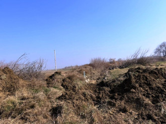 Yeni yol kəndində  şəhid atasının rayon İcra Hakimiyyətinə  müraciəti əsasında, beton kanalın və sel ötürücü arxın təmizlənməsi işləri aparılır