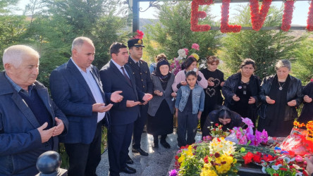 Qaradağlı kəndindən Vətən Müharibəsi şəhidi Elvin Sadıqovun ildönümündə məzarı ziyarət olundu.