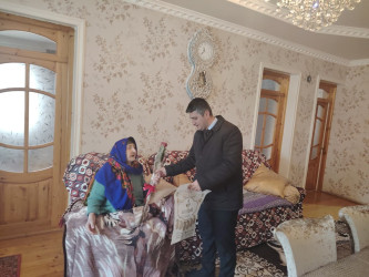 Goranboyda "8 Mart-Beynəlxalq Qadınlar Günü" münasibətilə Goranboy RİH-nin məsul əməkdaşları tərəfindən şəhid ailələrinin  xanımları evlərində ziyarət olundu, onlara  hədiyyələr təqdim edildi.