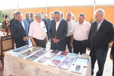 Goranboyda yazıçı doğum günü münasibətilə ziyarət olundu