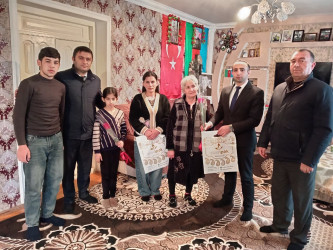 Goranboyda "8 Mart-Beynəlxalq Qadınlar Günü" münasibətilə Goranboy RİH-nin məsul əməkdaşları tərəfindən şəhid ailələrinin  xanımları evlərində ziyarət olundu, onlara  hədiyyələr təqdim edildi.