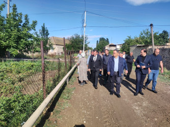 Goranboyda icra başçısı  selin fəsad  törətdiyi Azad kəndində oldu, vətəndaşlarla görüşdü, mövcud problemlərlə yerində maraqlandı.