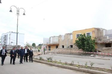 Goranboyda icra başçısı qəzalı vəziyyətdə olan binaların söküntü işlərinə yerində baxış keçirdi