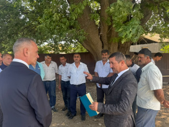 Səyyar qəbulda olunan müraciətlər araşdırılaraq həlli üçün operativ tədbirlər görülür
