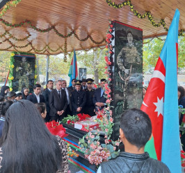 Düzqışlaq kəndindən Vətən Müharibəsi şəhidimiz Tural Qasımovun ildönümündə məzarı ziyarət olundu.