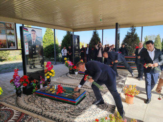 Qızılhacılı qəsəbəsindən şəhidimiz Süleymanov Elşad Məmməd oğlunun ildönümündə məzarı ziyarət olundu.