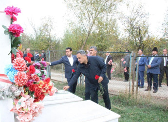 Zeyvə kəndində şəhidlərimizin  məzarları ziyarət edildi