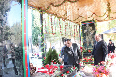 Düzqışlaq kəndində şəhidlərimizin məzarları ziyarət edildi