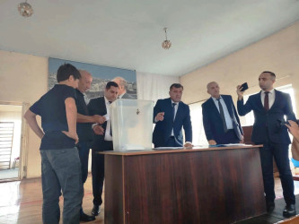 Goranboyda yeni inşa edilmiş çoxmənzilli yaşayış binasının mənzillərinin püşkatma yolu ilə bölgüsü aparıldı