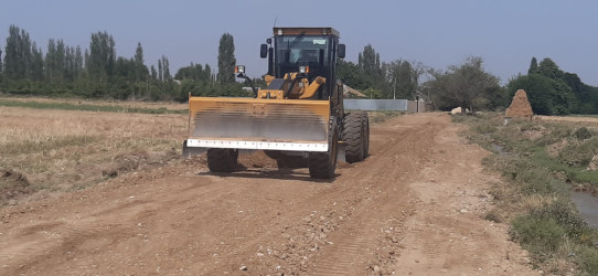 Abbasqulular kəndində abadlıq-quruculuq işləri aparılır.