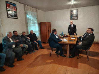 Səyyar qəbulda olunan müraciətlər araşdırılaraq həlli üçün operativ tədbirlər görülür