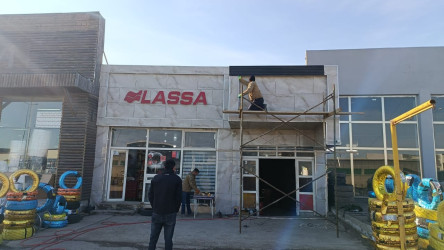 Goranboyda “Şəhərsalma və Memarlıq İli” ilə bağlı həyata keçirilən silsilə ümümrayon tədbirləri çərçivəsində, əsas turizm marşurutları üzrə yolkənarı obyektlərin müasir arxitektura, memarlıq üslubunda abadlaşdırılması işləri aparılır