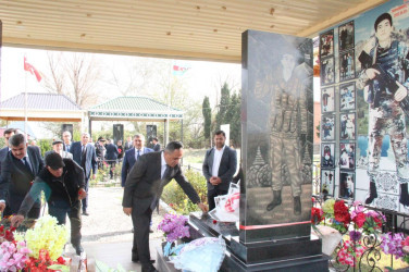 Veyisli kəndində şəhidlərimizin  məzarları ziyarət edildi