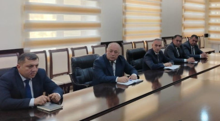 Goranboyda, 5 mərtəbəli, 60 mənzilli yaşayış binasında baş vermis çöküntü hadisəsi və bunun nəticəsinin aradan qaldırılması ilə bağlı rayon İcra Hakimiyyəti Başçısı yanında Qərargahın operativ müşavirəsi keçirildi