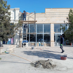 Goranboyda “Şəhərsalma və Memarlıq İli” ilə bağlı həyata keçirilən silsilə ümümrayon tədbirləri çərçivəsində, əsas turizm marşurutları üzrə yolkənarı obyektlərin müasir arxitektura, memarlıq üslubunda abadlaşdırılması işləri aparılır