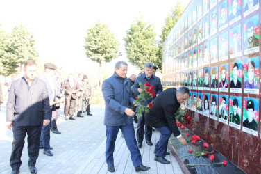 Goranboyda “8 noyabr-Zəfər Günü” ilə bağlı Ümummilli Liderimizin rayon mərkəzində ucaldılmış abidəsi və Şəhidlər Xatirə Kompleksi ziyarət olundu.